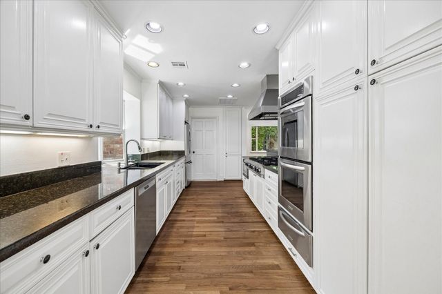 41 Willowend Drive, Houston, TX 77024