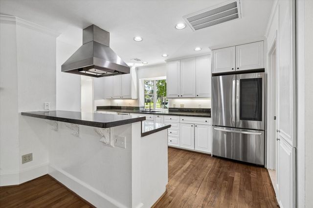 41 Willowend Drive, Houston, TX 77024