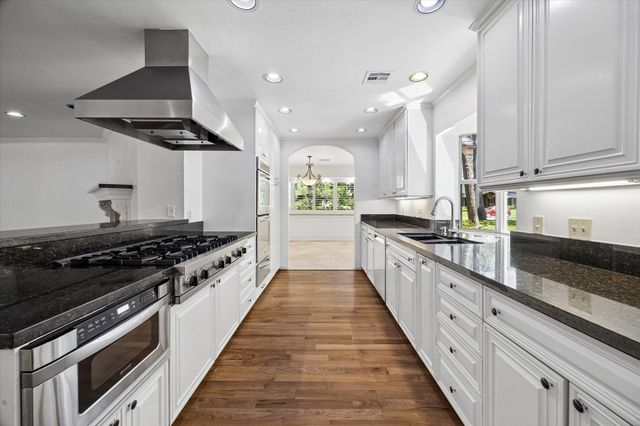 41 Willowend Drive, Houston, TX 77024