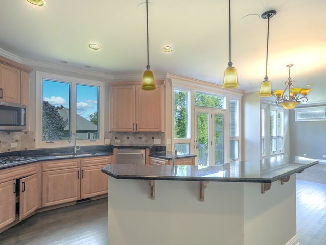 618 Pine Street, Sugar Grove, IL 60554