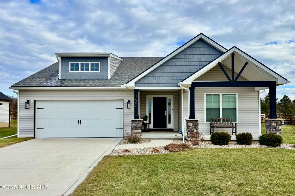 1608 Henline Way, Waterville, OH 43566