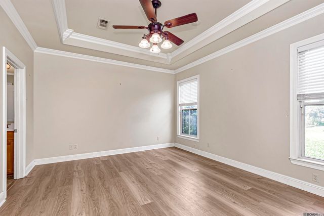 12421 Oak Alley Dr, Geismar, LA 70734