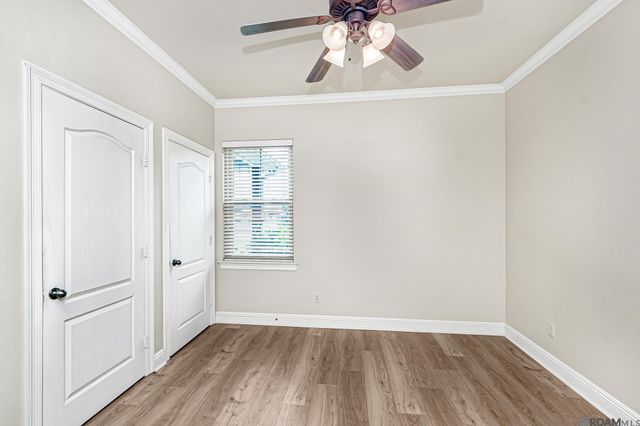 12421 Oak Alley Dr, Geismar, LA 70734
