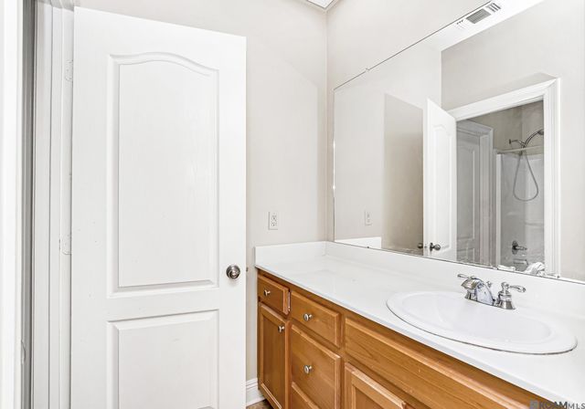 12421 Oak Alley Dr, Geismar, LA 70734