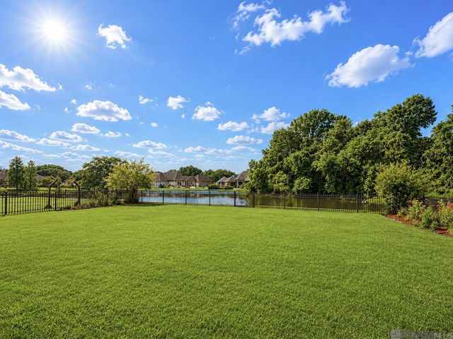 12421 Oak Alley Dr, Geismar, LA 70734