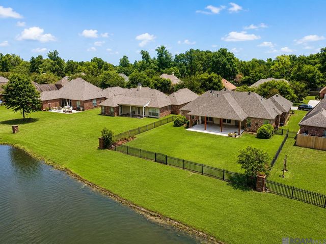 12421 Oak Alley Dr, Geismar, LA 70734