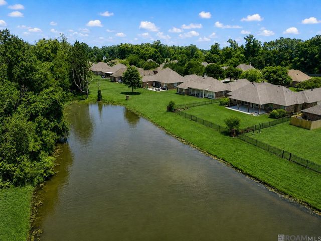 12421 Oak Alley Dr, Geismar, LA 70734