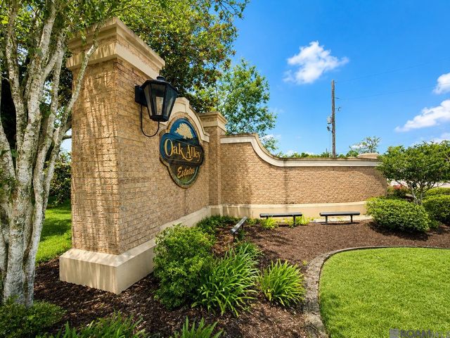12421 Oak Alley Dr, Geismar, LA 70734