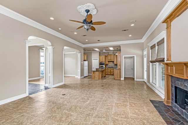 12421 Oak Alley Dr, Geismar, LA 70734