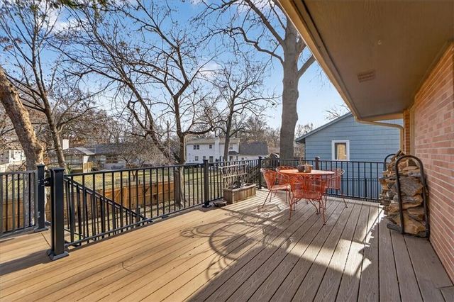 5239 Howe Drive, Roeland Park, KS 66205