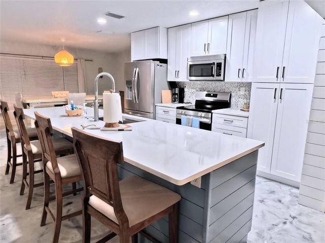 6107 9TH AVENUE W, Bradenton, FL 34209