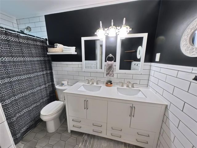 6107 9TH AVENUE W, Bradenton, FL 34209