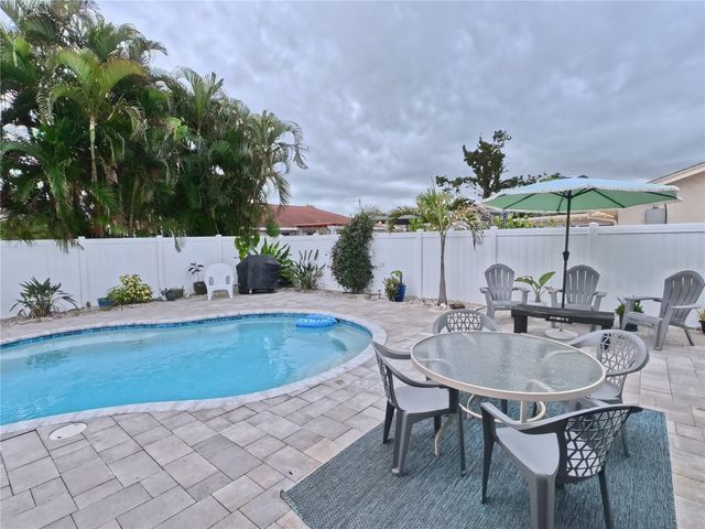 6107 9TH AVENUE W, Bradenton, FL 34209