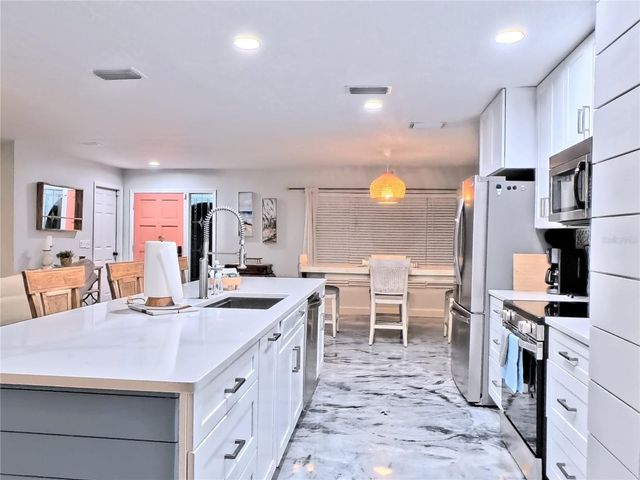 6107 9TH AVENUE W, Bradenton, FL 34209