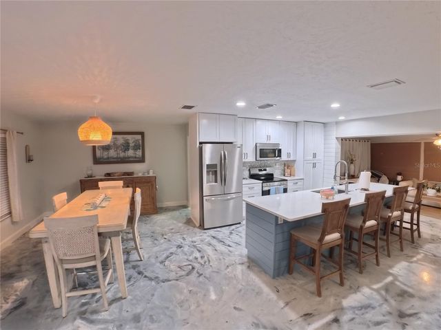 6107 9TH AVENUE W, Bradenton, FL 34209