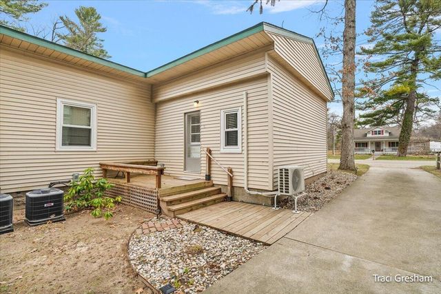 15190 Leonard Road, Spring Lake, MI 49456