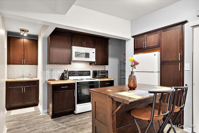 15190 Leonard Road, Spring Lake, MI 49456