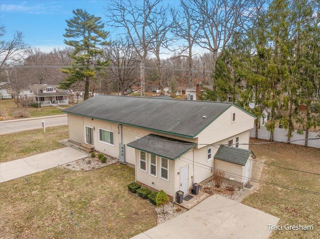 15190 Leonard Road, Spring Lake, MI 49456