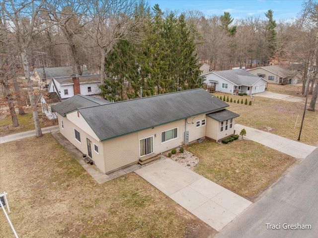 15190 Leonard Road, Spring Lake, MI 49456