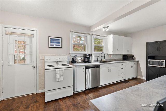 15190 Leonard Road, Spring Lake, MI 49456