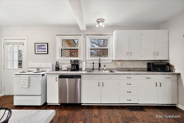 15190 Leonard Road, Spring Lake, MI 49456