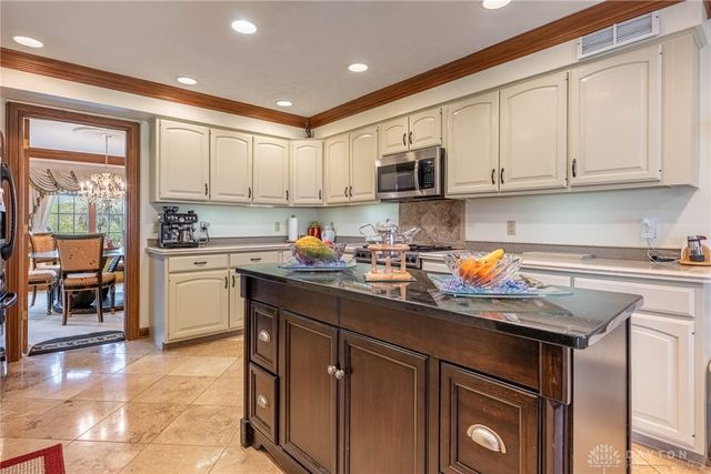 861 Kelsey Court, Washington Twp, OH 45458