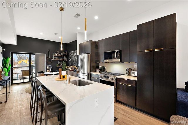 1531 Pallister Street, Detroit, MI 48206