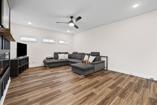 1057 Charles Thomas Dr, Clarksville, TN 37042