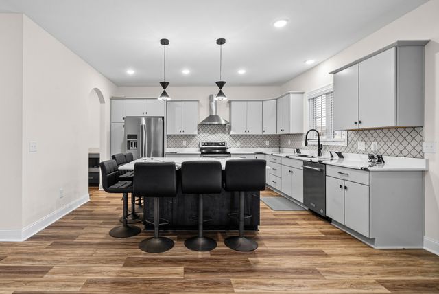 1057 Charles Thomas Dr, Clarksville, TN 37042