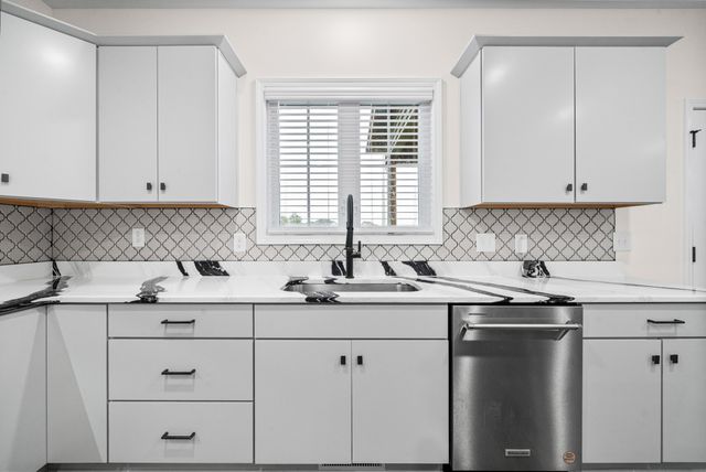 1057 Charles Thomas Dr, Clarksville, TN 37042