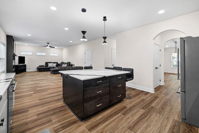 1057 Charles Thomas Dr, Clarksville, TN 37042