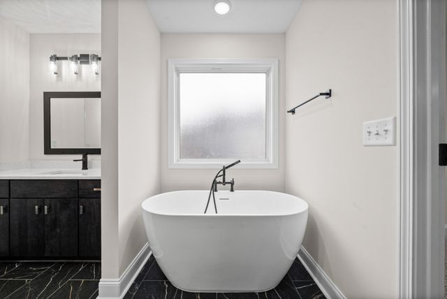 1057 Charles Thomas Dr, Clarksville, TN 37042