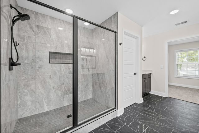 1057 Charles Thomas Dr, Clarksville, TN 37042