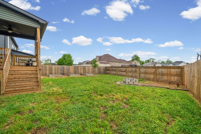 1057 Charles Thomas Dr, Clarksville, TN 37042