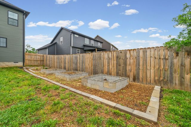 1057 Charles Thomas Dr, Clarksville, TN 37042