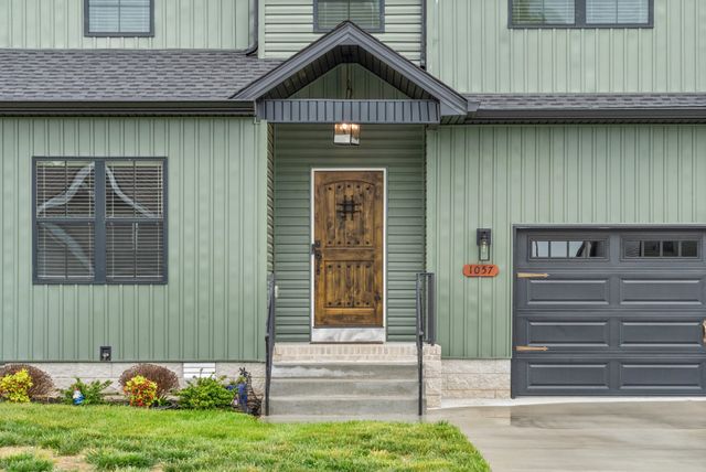 1057 Charles Thomas Dr, Clarksville, TN 37042