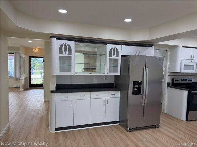 4741 Bloomfield Drive, Sterling Heights, MI 48310