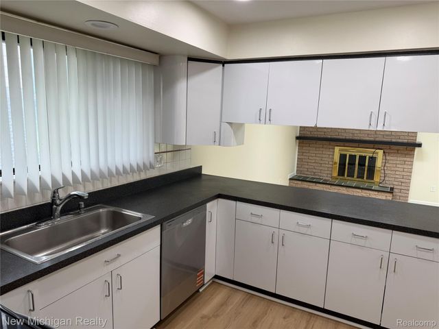 4741 Bloomfield Drive, Sterling Heights, MI 48310