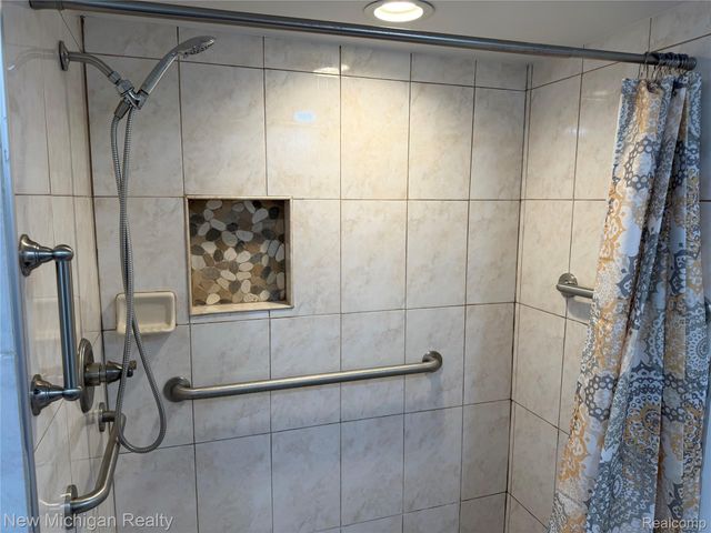 4741 Bloomfield Drive, Sterling Heights, MI 48310