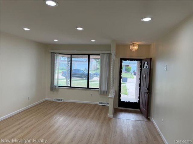 4741 Bloomfield Drive, Sterling Heights, MI 48310