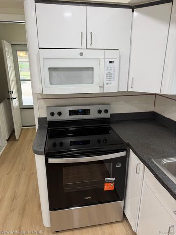 4741 Bloomfield Drive, Sterling Heights, MI 48310