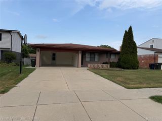 4741 Bloomfield Drive, Sterling Heights, MI 48310