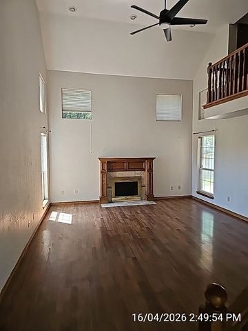 102 NE 52nd St, Lawton, OK 73507