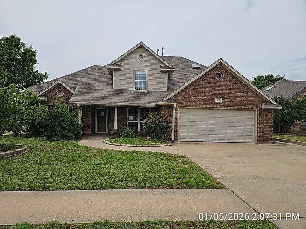 102 NE 52nd St, Lawton, OK 73507