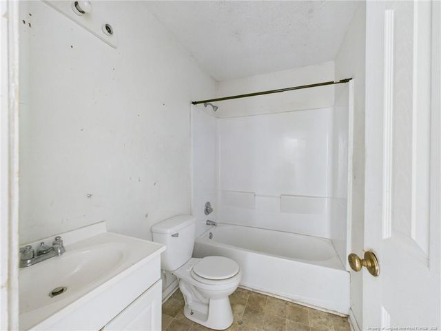 6204 Rannock Drive, Fayetteville, NC 28304