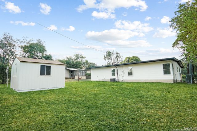 462 Springwood Ln, San Antonio, TX 78216