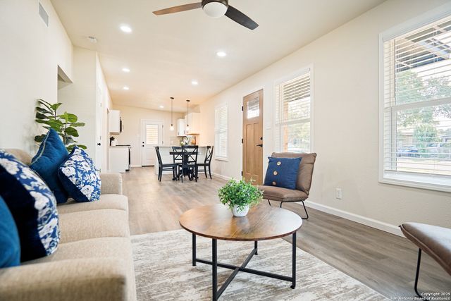 462 Springwood Ln, San Antonio, TX 78216