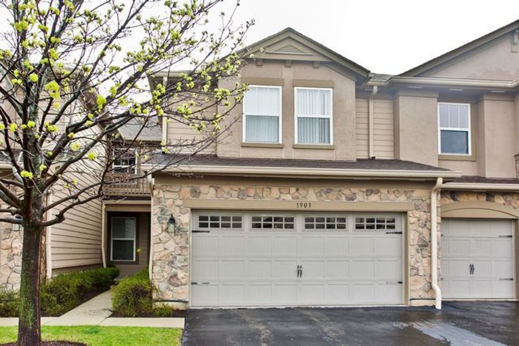 1903 N CRENSHAW Circle 1903, Vernon Hills, IL 60061