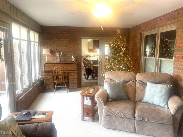 203 Pinehurst Drive, Dover, OH 44622