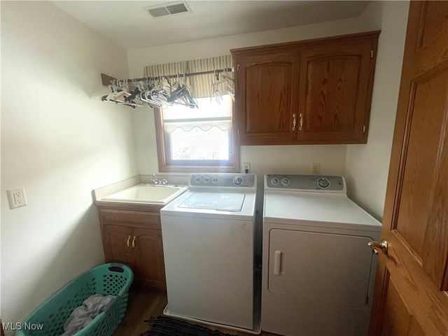 203 Pinehurst Drive, Dover, OH 44622